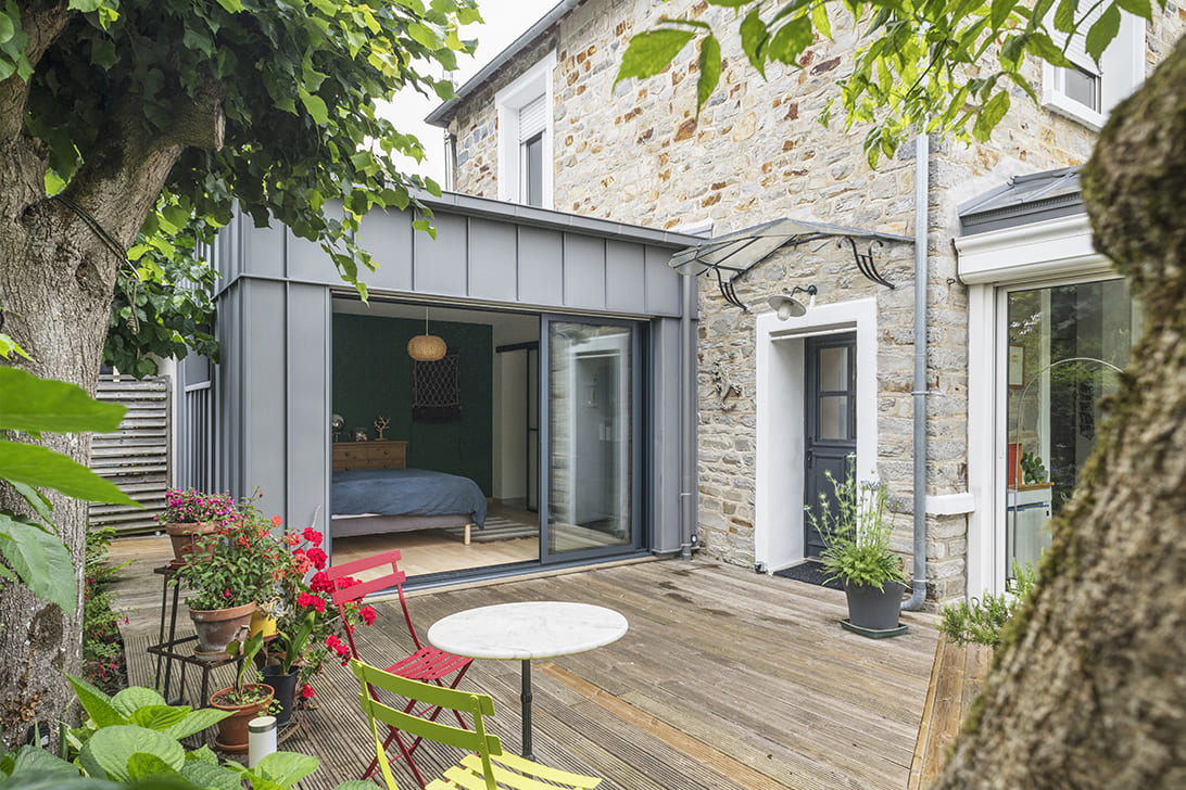 Une chambre parentale dans une extension contemporaine