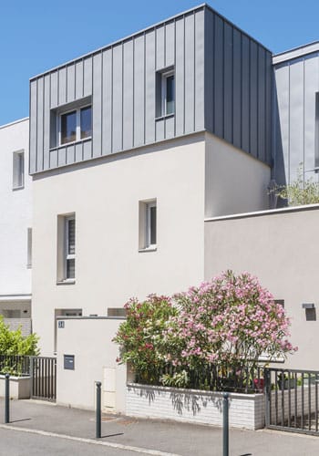 Surélévation de maison avec une toiture plate